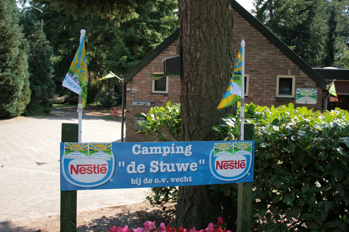 Het bord bij de ingang