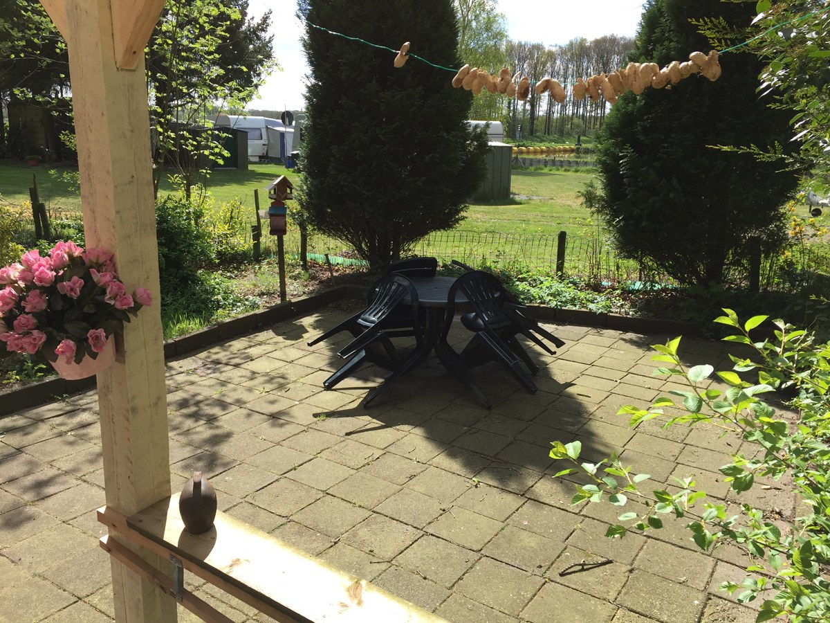 De tuin achter het huisje