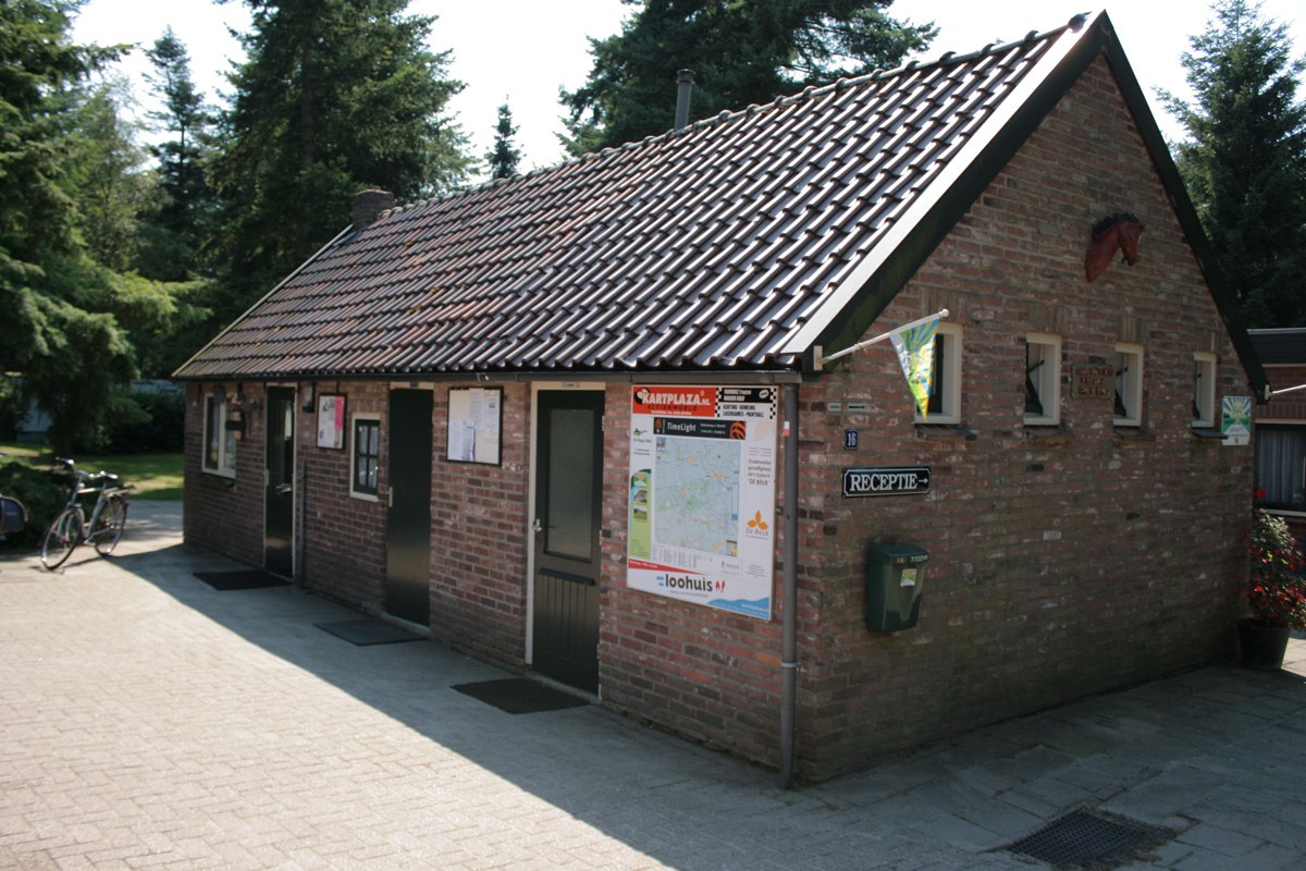 Het grote sanitairgebouw